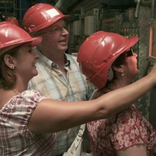 Führungen und Schul­angebote